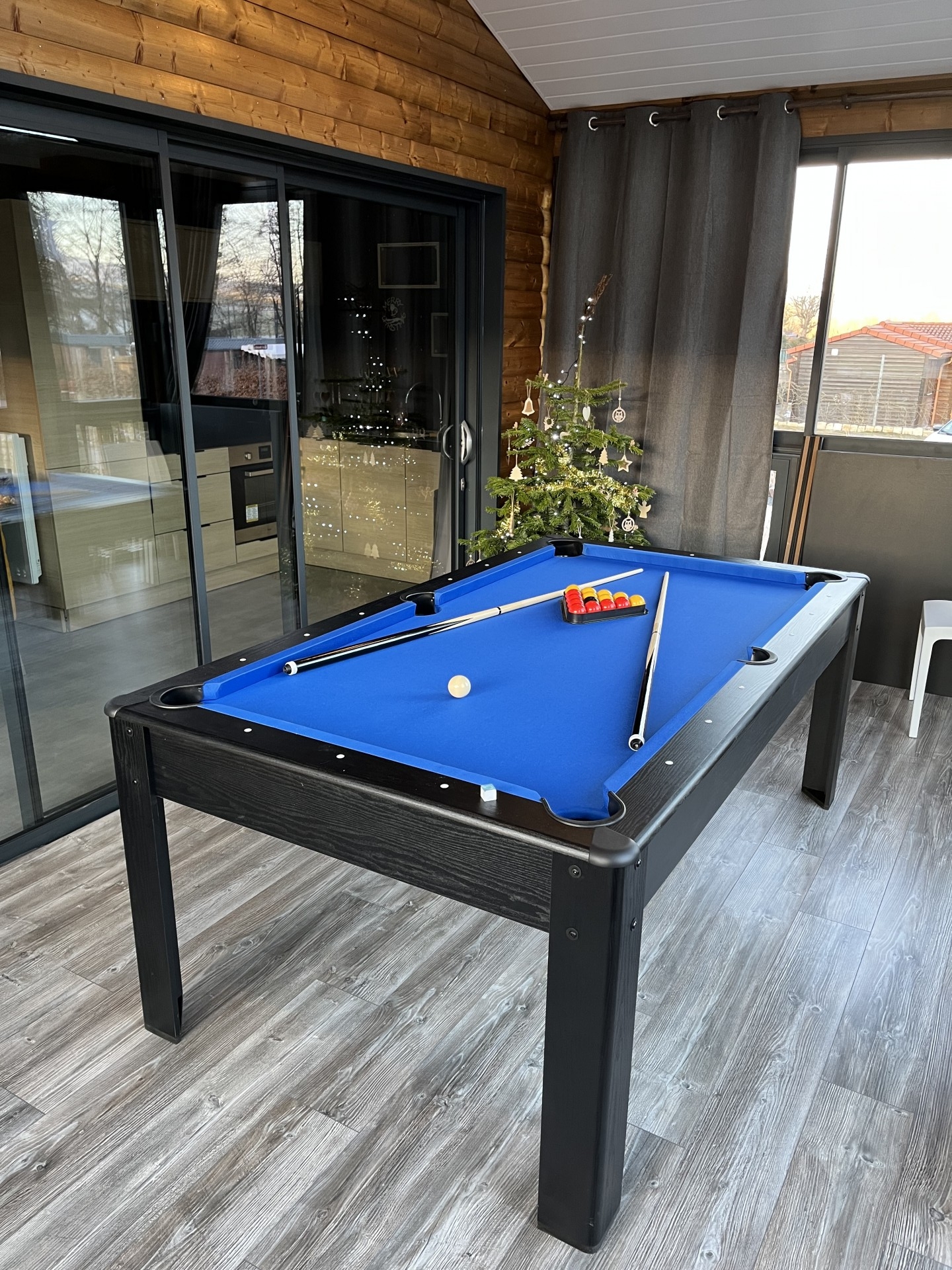 Véranda avec billard